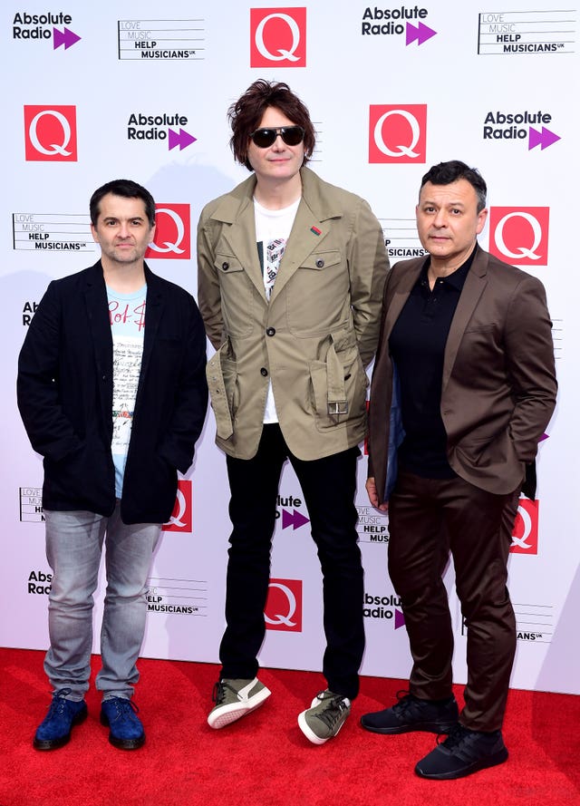 Manic Street Preachers have been denied their Official Albums Chart number one
