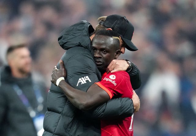 Liverpool manager Jurgen Klopp consoles Sadio Mane