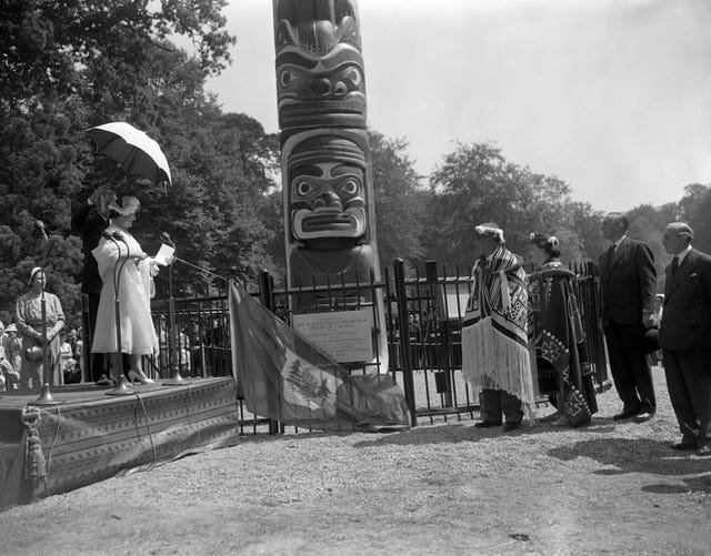 Queen Elizabeth the Queen Mother, who was deputising for the Queen, unveiled a commemorative plaque at the base of the 100-foot totem pole