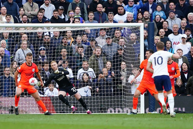 Harry Kane fires home Tottenham''s winner