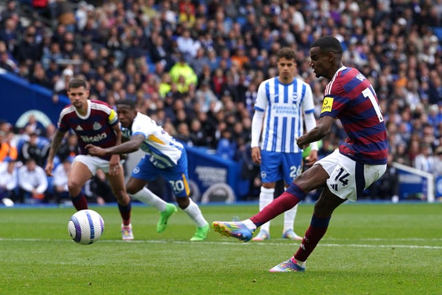 Alexander Isak scoring a penalty