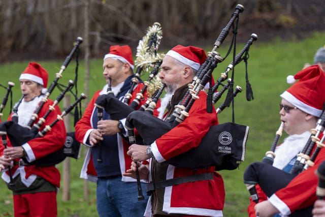 Pipers play at the Edinburgh Santa Dash