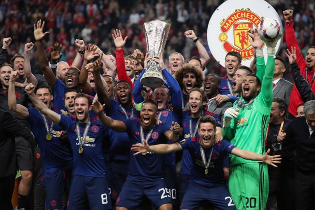 Wayne Rooney lifts the Europa League trophy in 2017