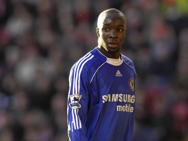 Lassana Diarra in action for Chelsea in 2007