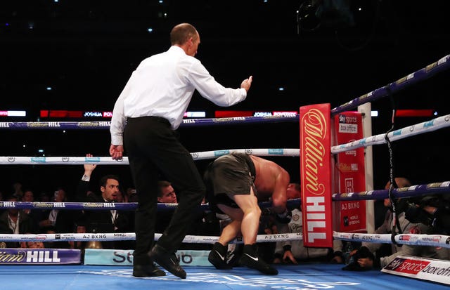 Alexander Povetkin struggled to get back to his feet 