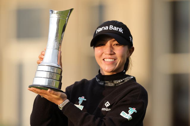 Lydia Ko holding up her trophy