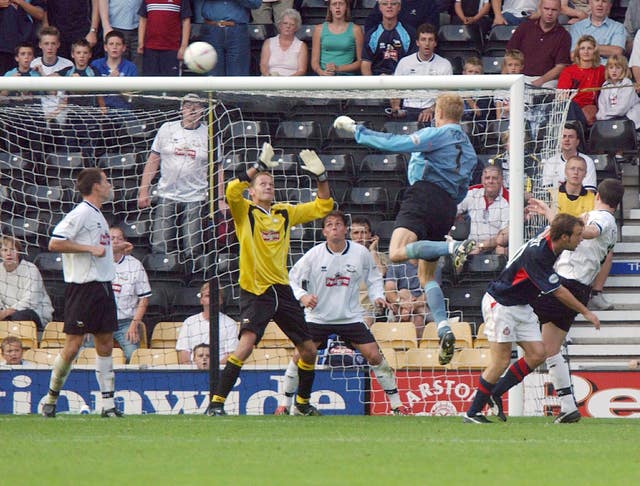 Sunderland goalkeeper Mart Poom rises to head the equaliser in injury time to claim a draw for Sunderland at his old club Derby
