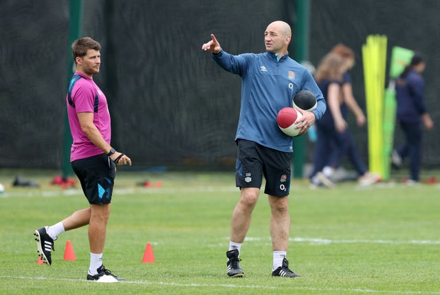 England head coach Steve Borthwick, right, during a training session last week 