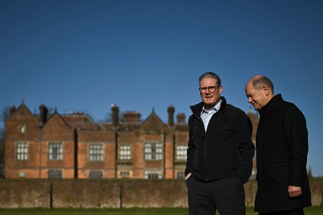 Sir Keir Starmer walks in the grounds of Chequers with German Chancellor Olaf Scholz