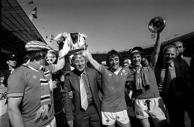 (Left-to-right) Stuart Pearson, Tommy Cavanagh, Docherty, Lou Macari, Gordon Hill and Frank Blunstone celebrate after Manchester United’s FA Cup final win over Liverpool (PA Archive/PA Images)