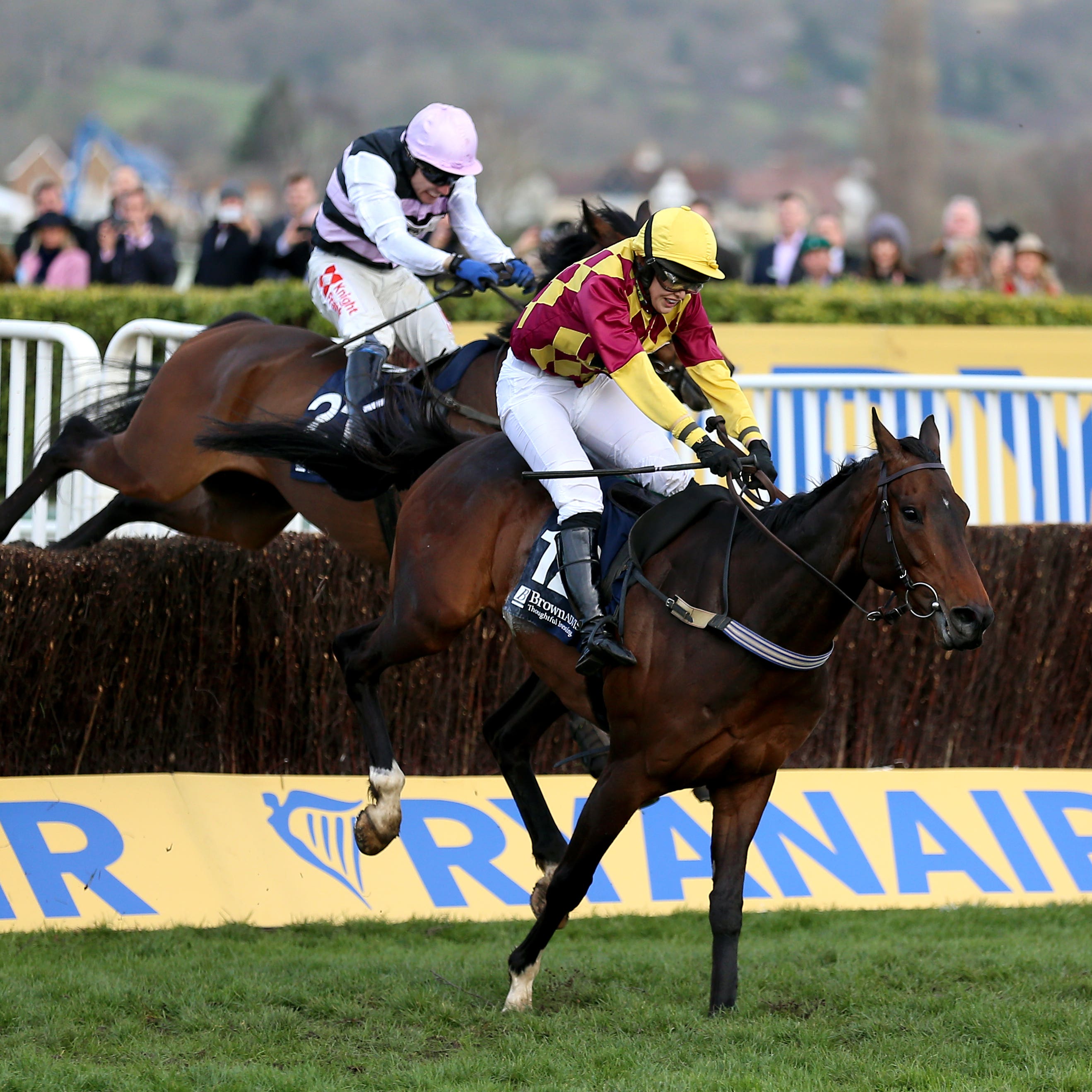 Siruh Du Lac made all to win the Plate for Lizzie Kelly