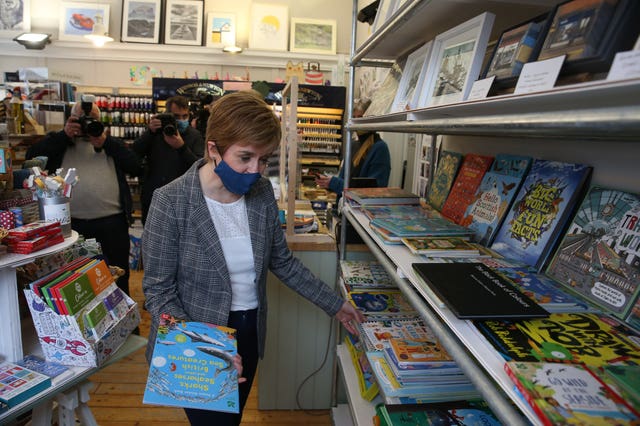 Nicola Sturgeon in bookshop