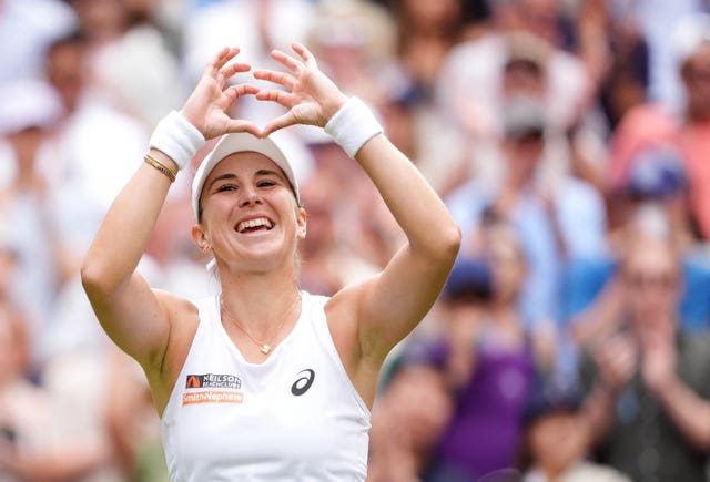 Belinda Bencic celebrates victory over Mirra Andreeva by making a heart shape with her hands
