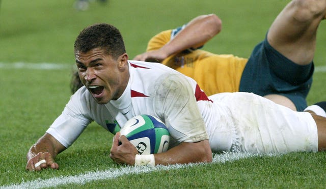 Jason Robinson scores a try in the 2003 World Cup final