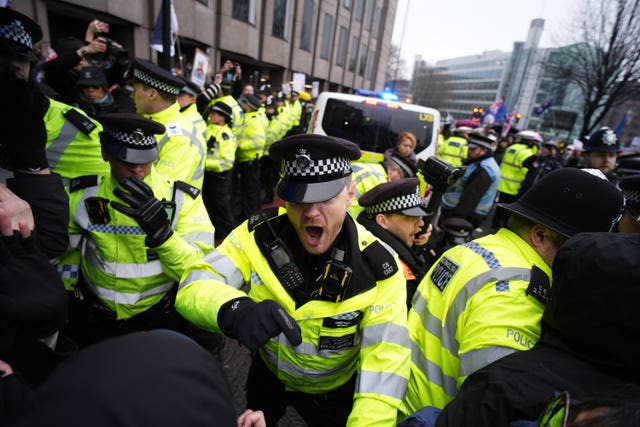 Police hold back protesters 