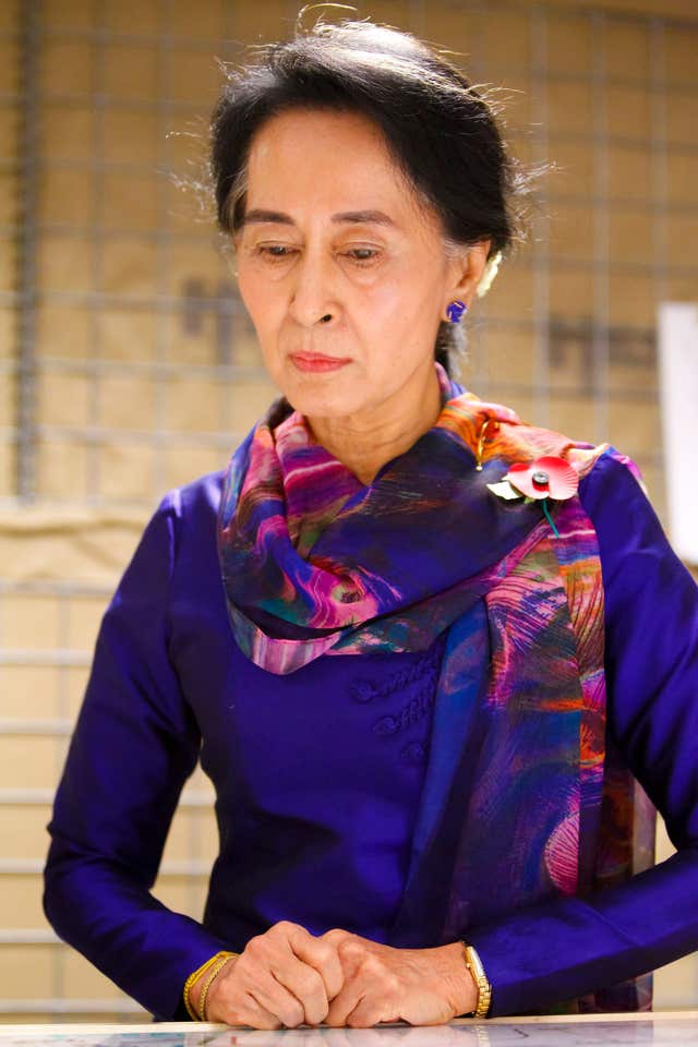 Aung San Suu Kyi visits Sandhurst