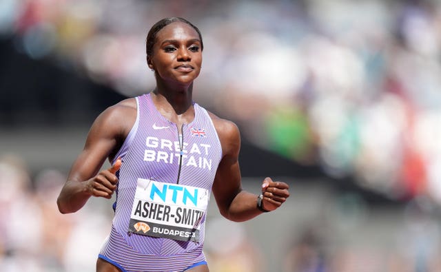 Dina Asher-Smith eased through her heat 