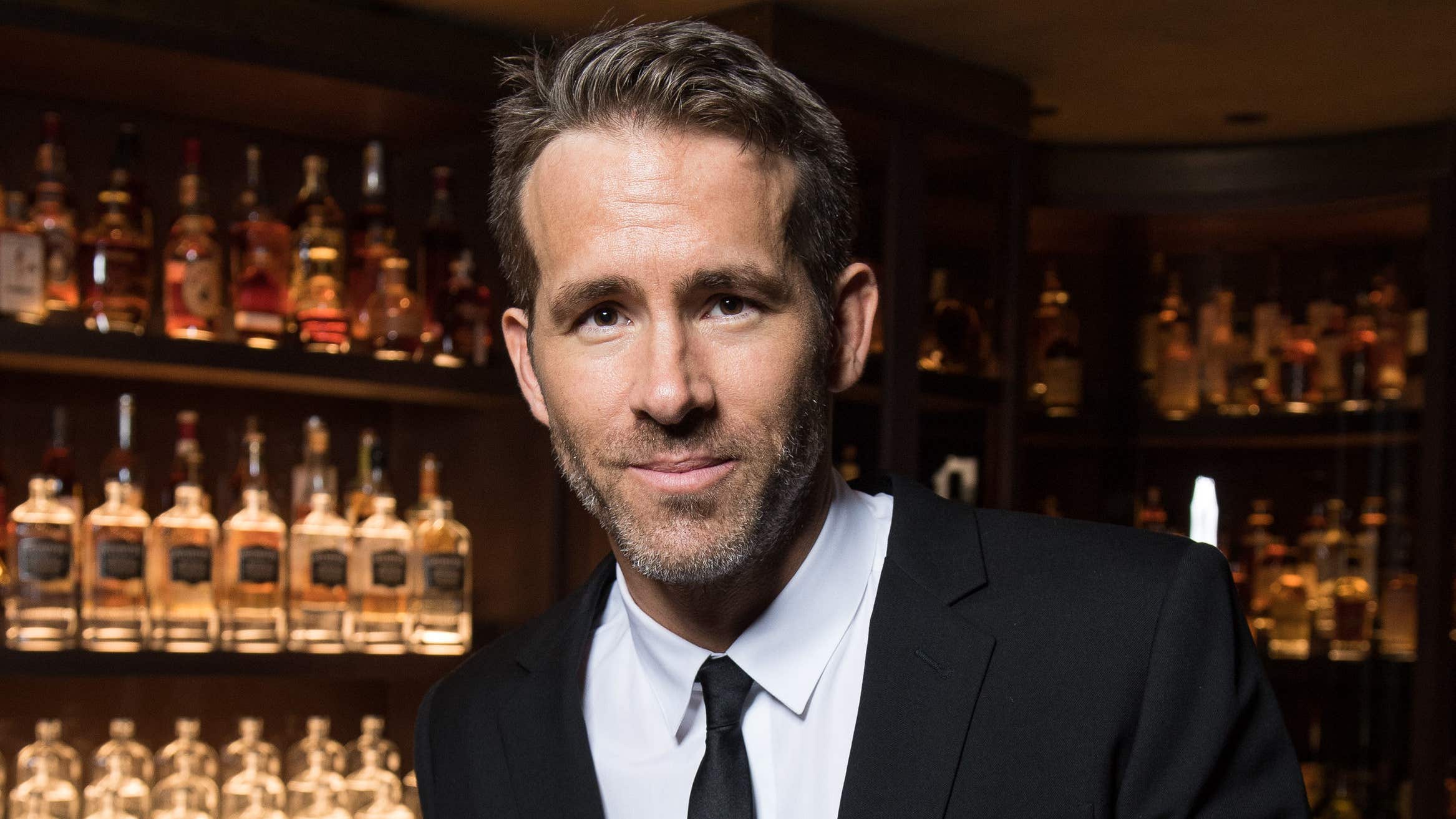 Hollywood star Ryan Reynolds in Wrexham takeover talks | BT Sport