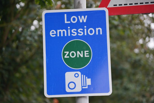 Low emission zone sign