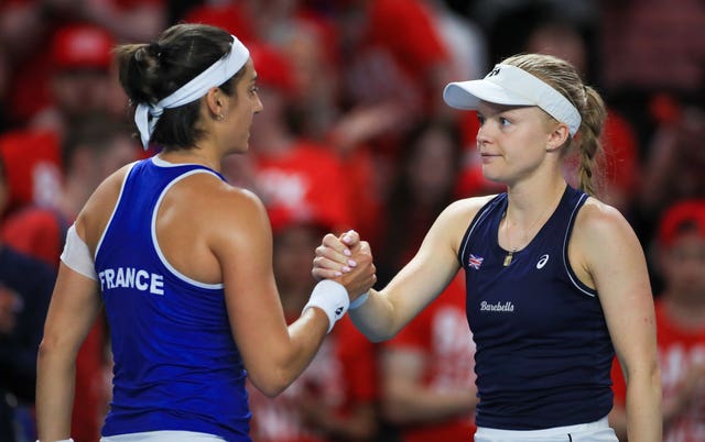 Harriet Dart (right) shakes hands with Caroline Garcia