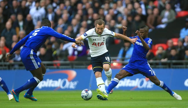 Tottenham Hotspur’s Harry Kane against Chelsea’s Kurt Zouma and Ramires