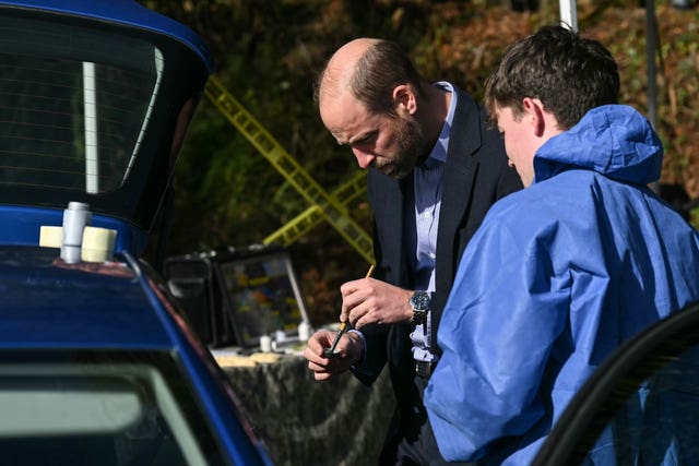 William tries his hand at dusting for fingerprints on a vehicle