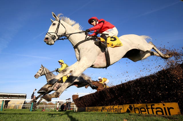 Grey Dawning and harry Skelton at Haydock
