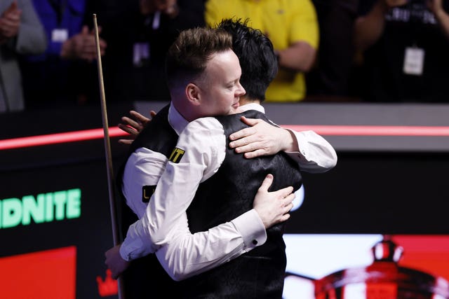 Wu (right) and Shaun Murphy embrace after the Chinese star's victory