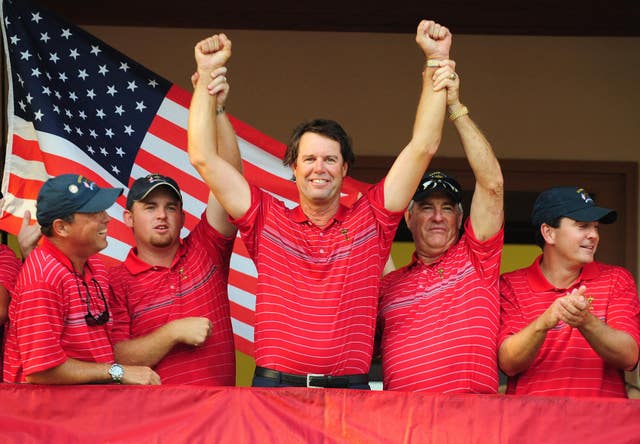 Azinger, centre, celebrates the victory at Valhalla 