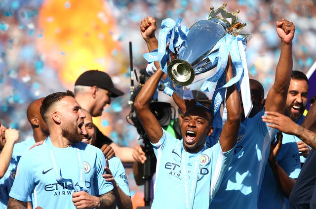 Fernandinho lifts the trophy