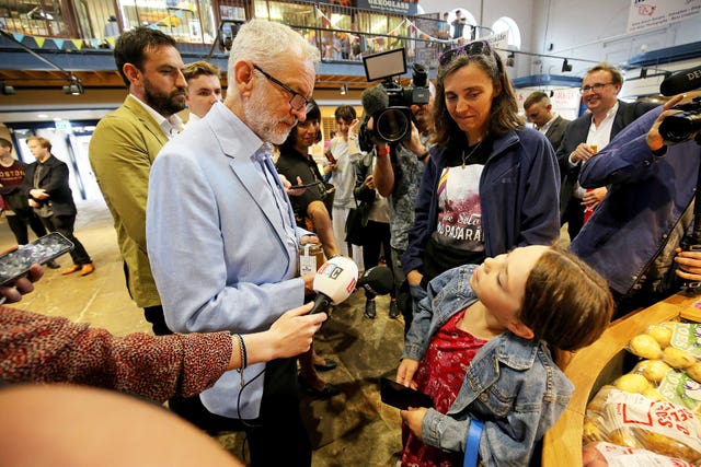 Jeremy Corbyn meets shoppers in Scarborough