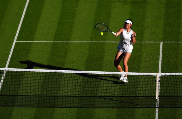 Mimi Xu hits a volley