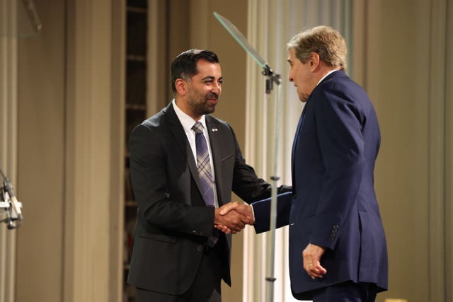 Humza Yousaf shaking hands with John Kerry