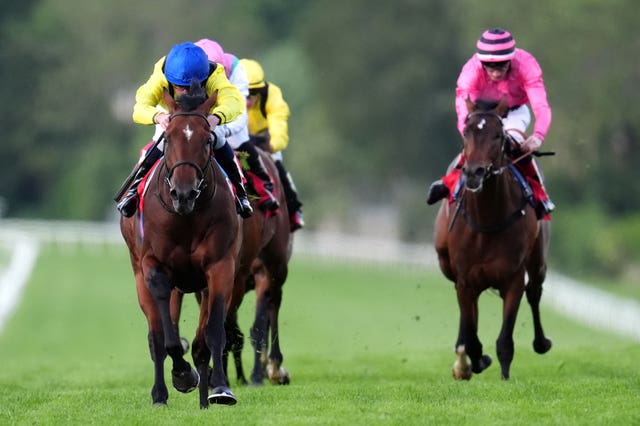 Almaqam (left) on his way to victory at Sandown