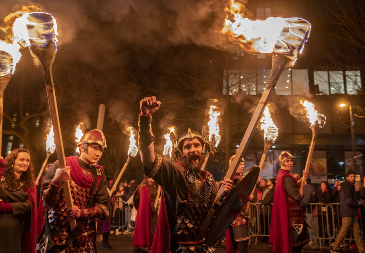 Thousands to gather in Edinburgh to mark Hogmanay celebrations Bucks