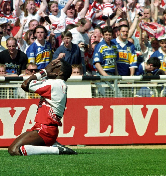 Martin Offiah celebrates his famous try in the 1994 Challenge Cup final