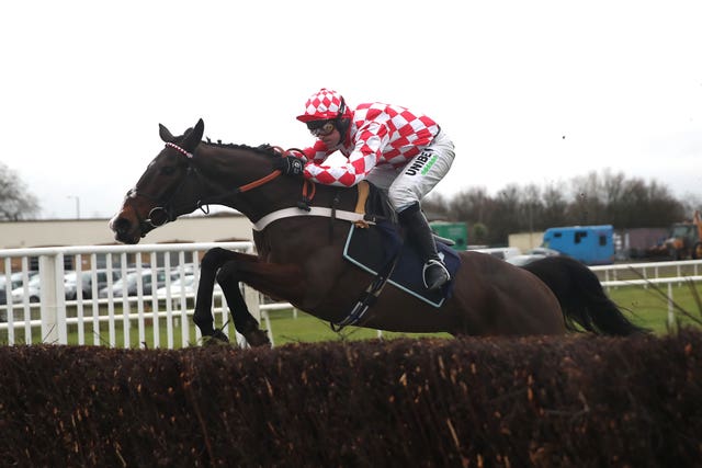 Bold Endeavour ridden by jockey Nico de Boinville