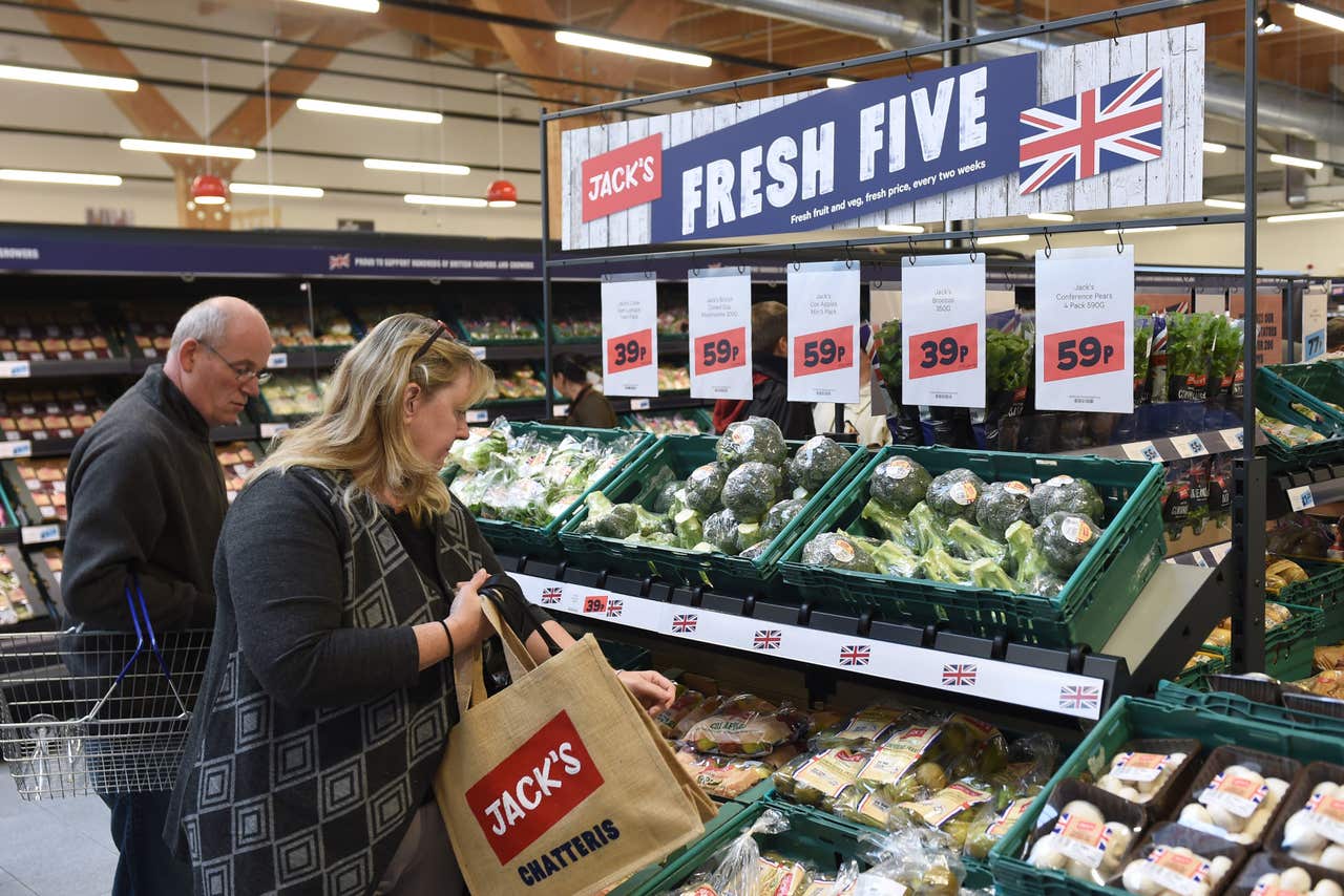 Hundreds queue as Tesco opens first Jack’s discount stores Tivyside