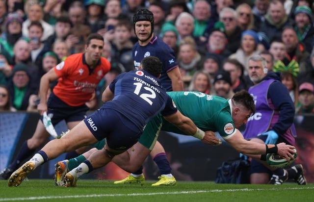 Dan Sheehan scores Ireland's second try
