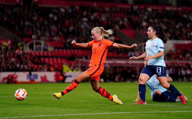 Beth Mead scores England’s fifth goal