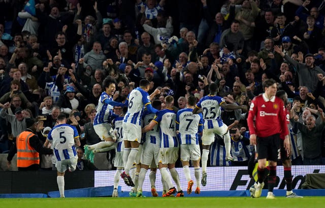 Brighton celebrate Alexis Mac Allister's late winner