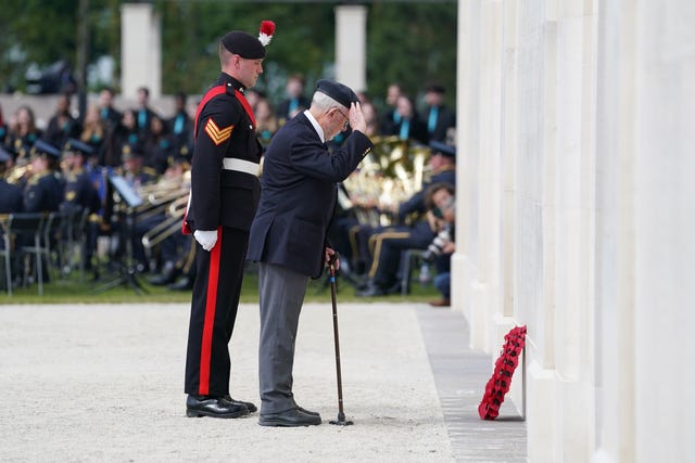  D-Day veteran Alan Kennett salutes