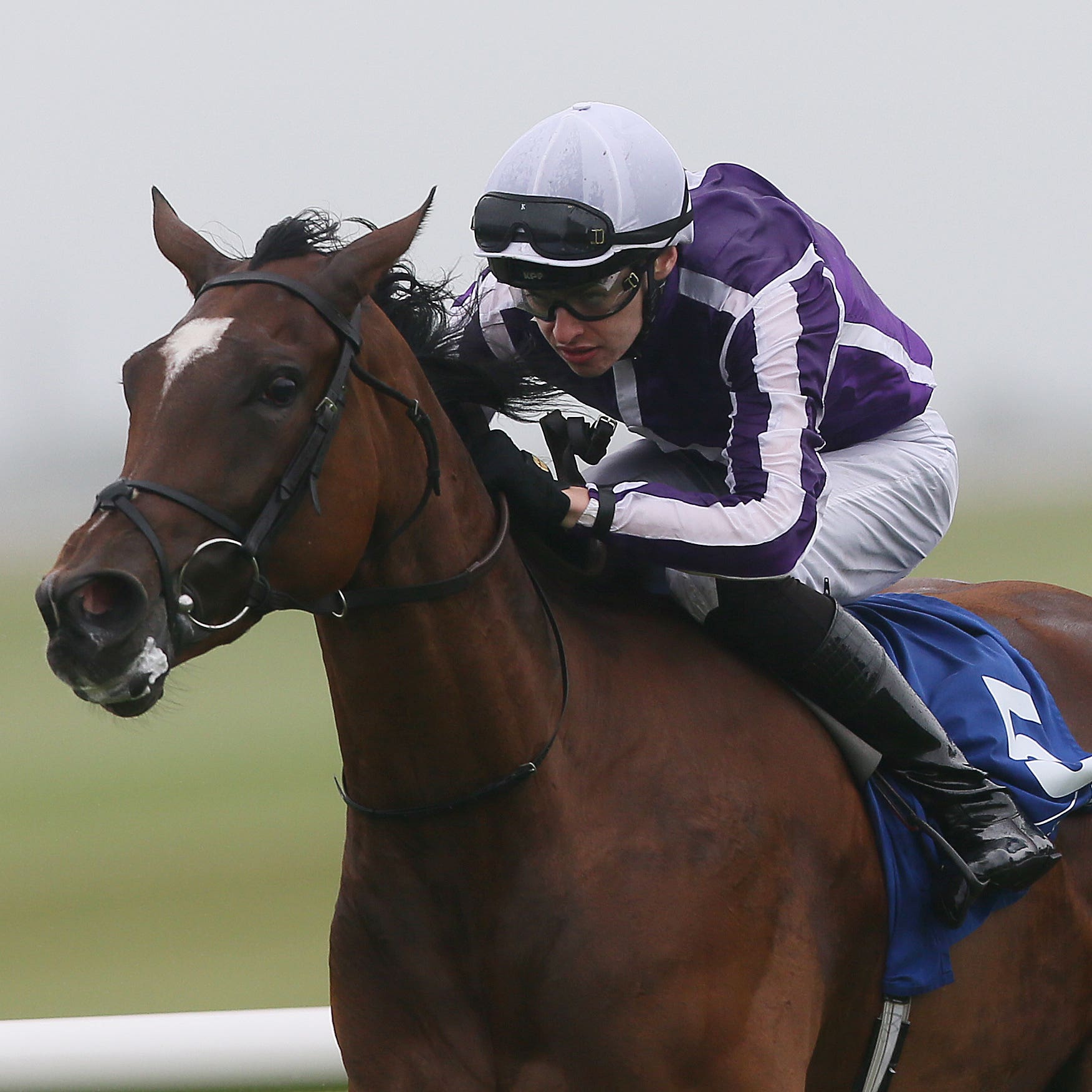 Magical on her way to winning the Debutante Stakes