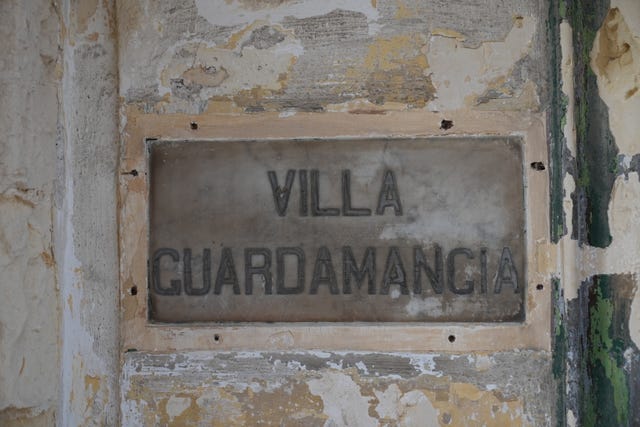 Sign reading Villa Guardamangia