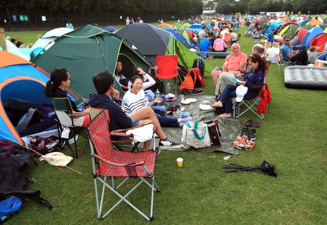 Campers queue for Wimbledon tickets