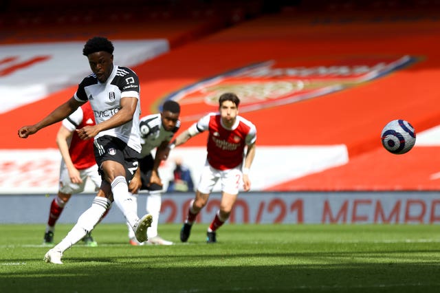 Josh Maja scores a penalty for Fulham