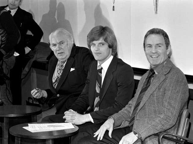 Gordon McQueen with Manchester United manager Dave Sexton (right) and chairman Louis Edwards (left) after signing for the club
