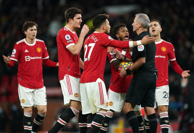 Arsenal's first goal caused plenty of confusion among the United players, who thought David De Gea had been fouled