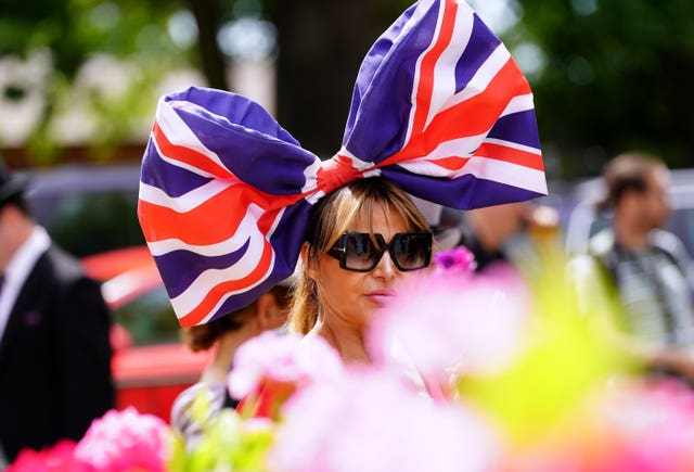 Lizzie Cundy wore a huge Union Jack bow