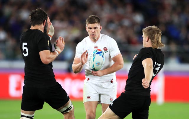 England's Owen Farrell runs at New Zealand's Sam Whitelock (left) and Jack Goodhue